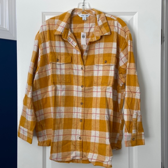 Old Navy Tops - Old Navy women’s size XL oversized boyfriend flannel in dark yellow plaid